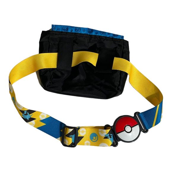Pokémon Bandolier Set-2in Pikachu, Clip ‘N’ Go Poke Ball Belt & Carrying Bag! - Picture 2 of 5